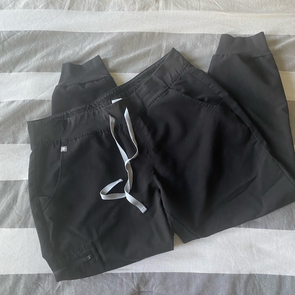 Figs Jogger Scrubs - black